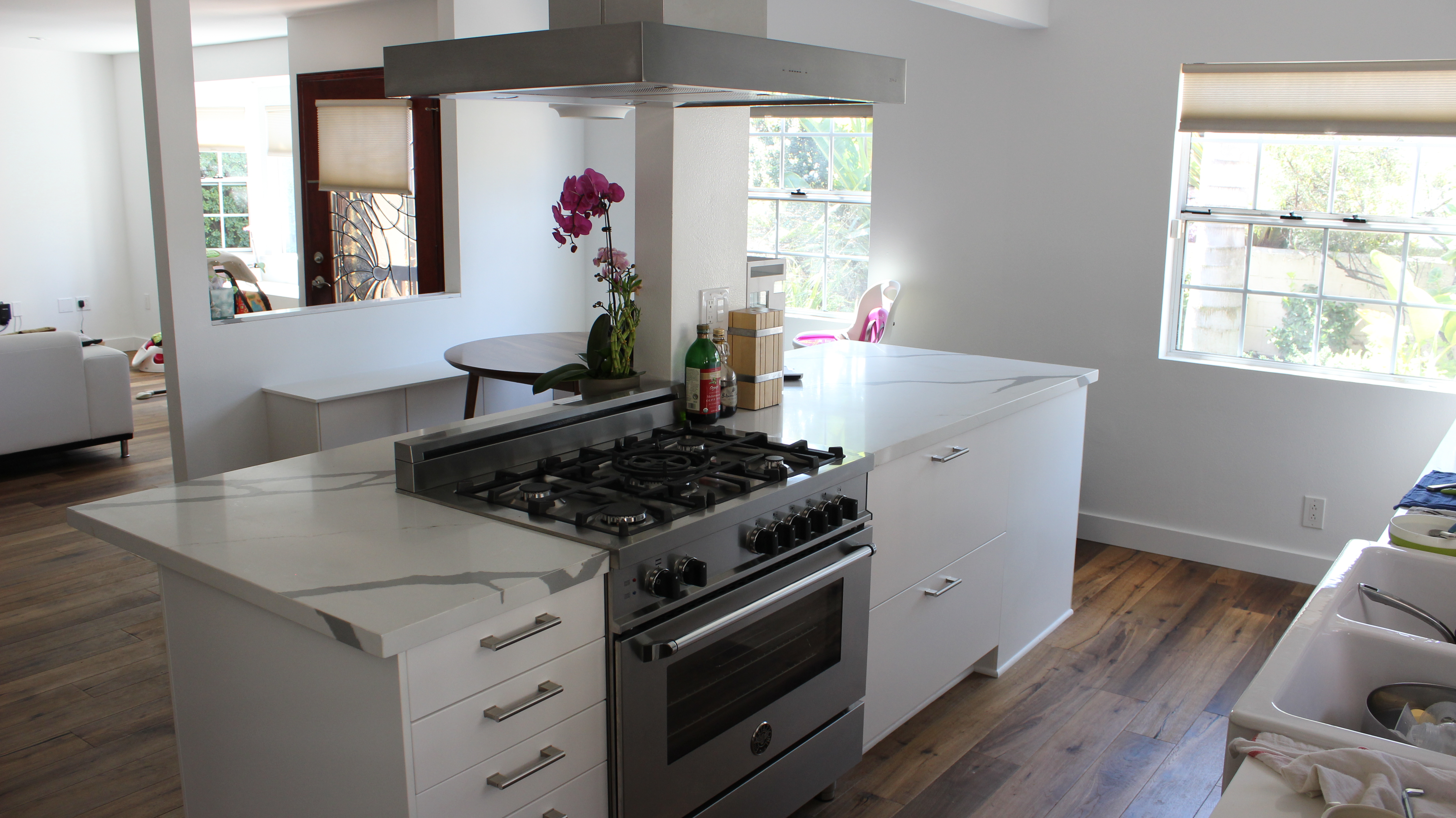 Modern White Kitchen Cabinets