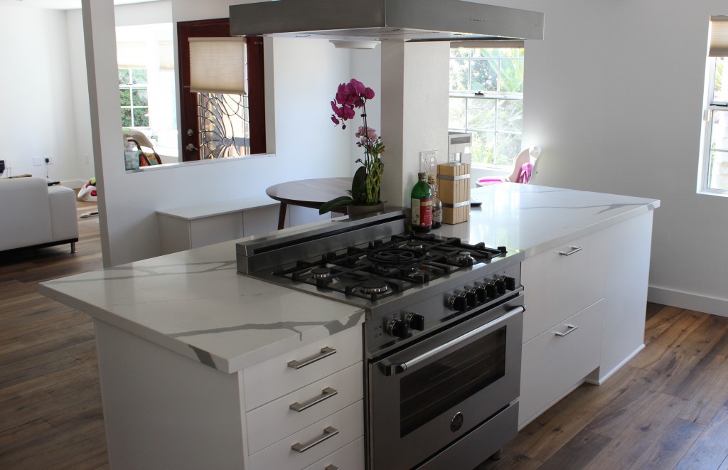 med gloss white calcatta quartz