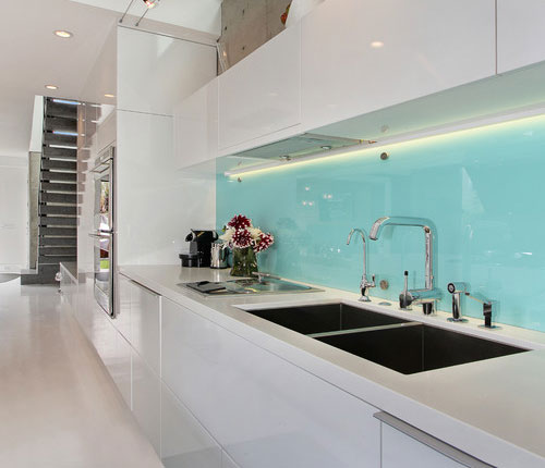 glass-panel-backsplashes